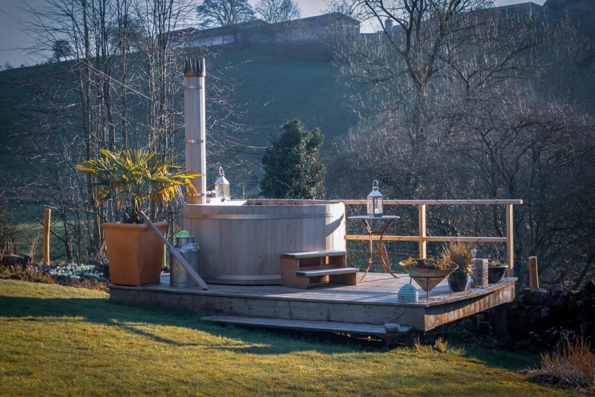 Lee House Farm Holiday Cottage With Possible Use Of Hot Tub Ninety Pounds A Session Waterfall Exterior foto